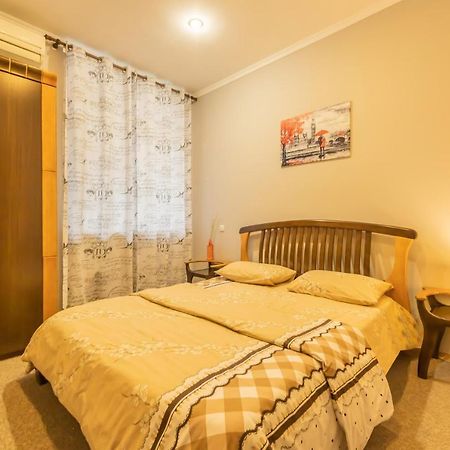 Трехкомнатная Квартира На Крещатике Kiev Bagian luar foto